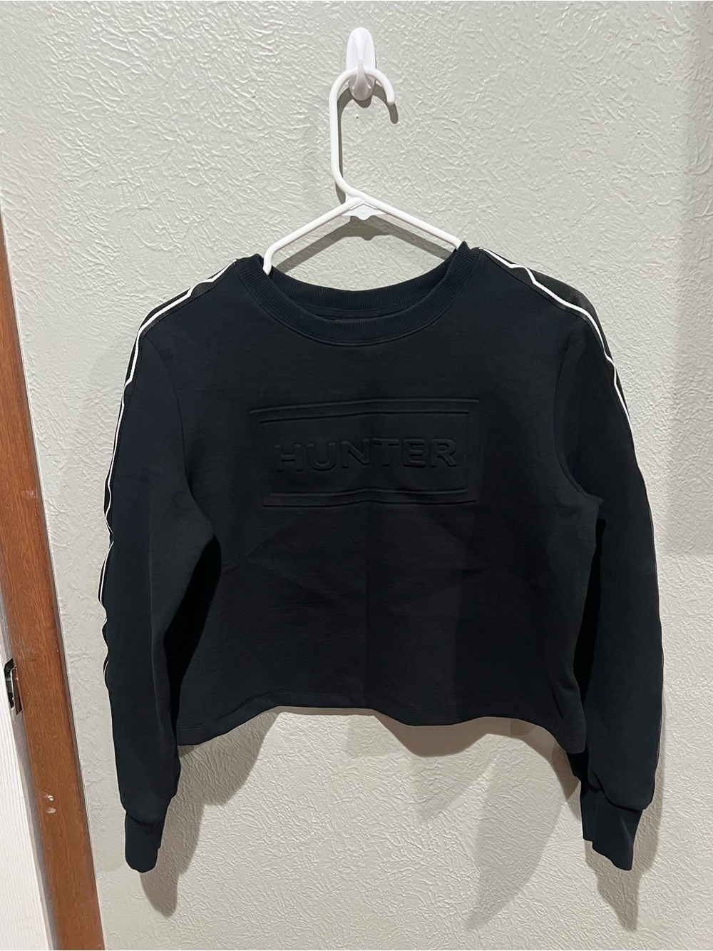 Hunter Black Cropped Crew Sweatshirt with White Stripe Detail Size Small Euc
